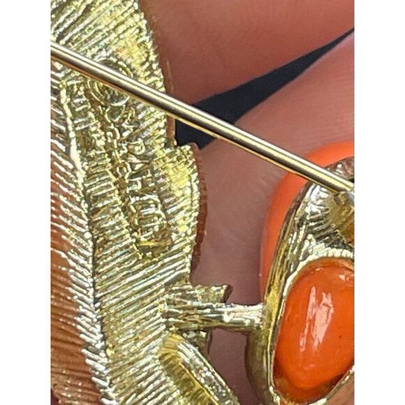 Vintage Signed Sarah Cov Gold-Tone Leaf Brooch Bittersweet Berries Collection - Picture 4 of 12